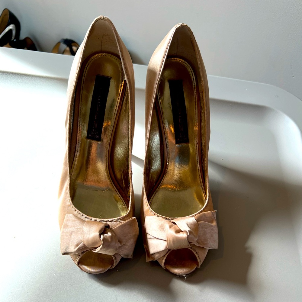 Steven by Steve Madden 7.5 size bow tie 3.5 inch heels